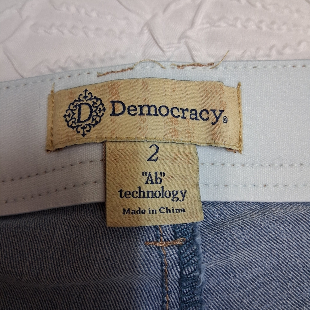 Democracy Light Wash Skinny Jeans with Subtle Distress Size 2 - Picture 2 of 16